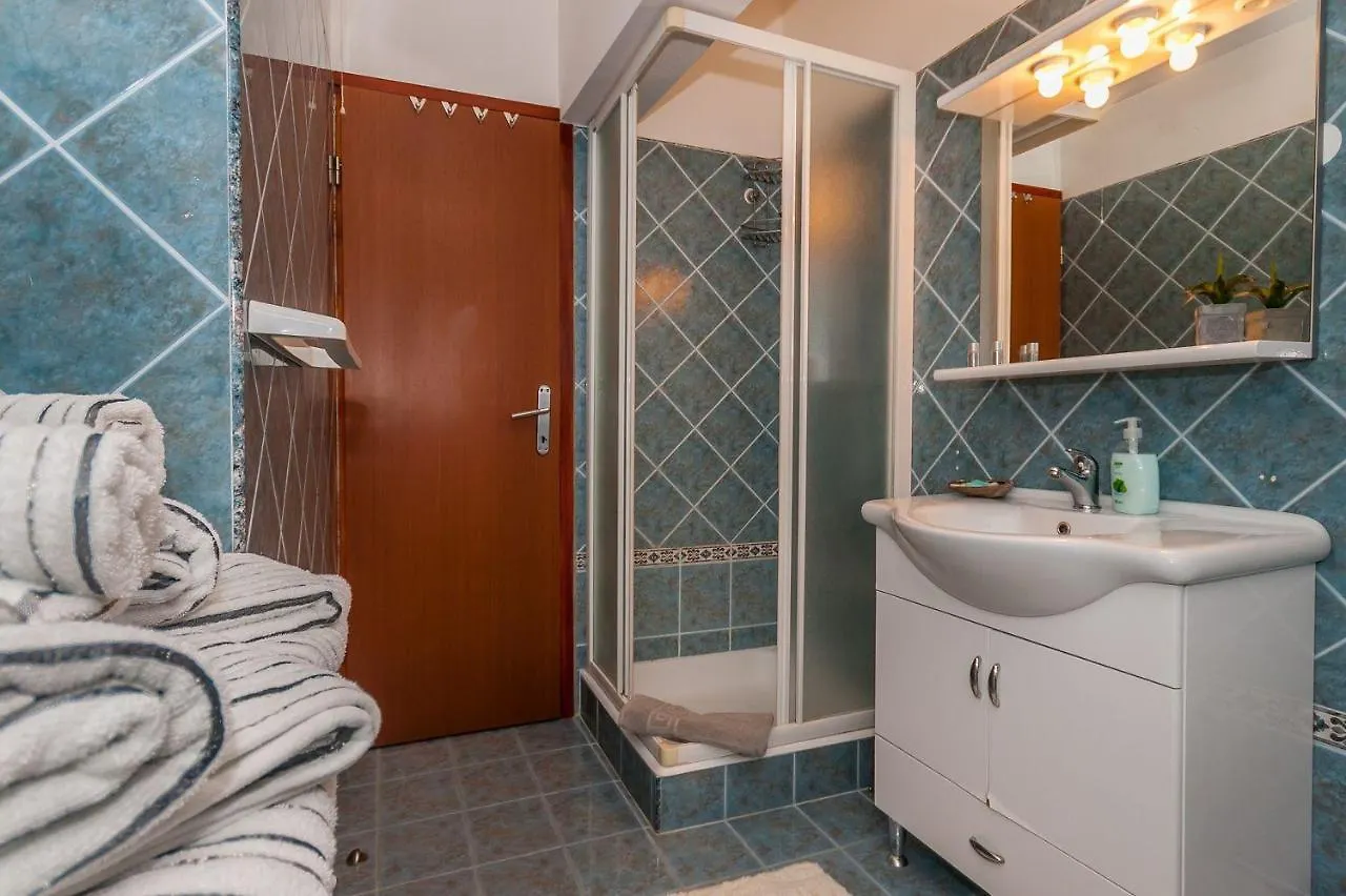 Apartment Direkt An Der Kristallklaren Adria Baska  Croatia
